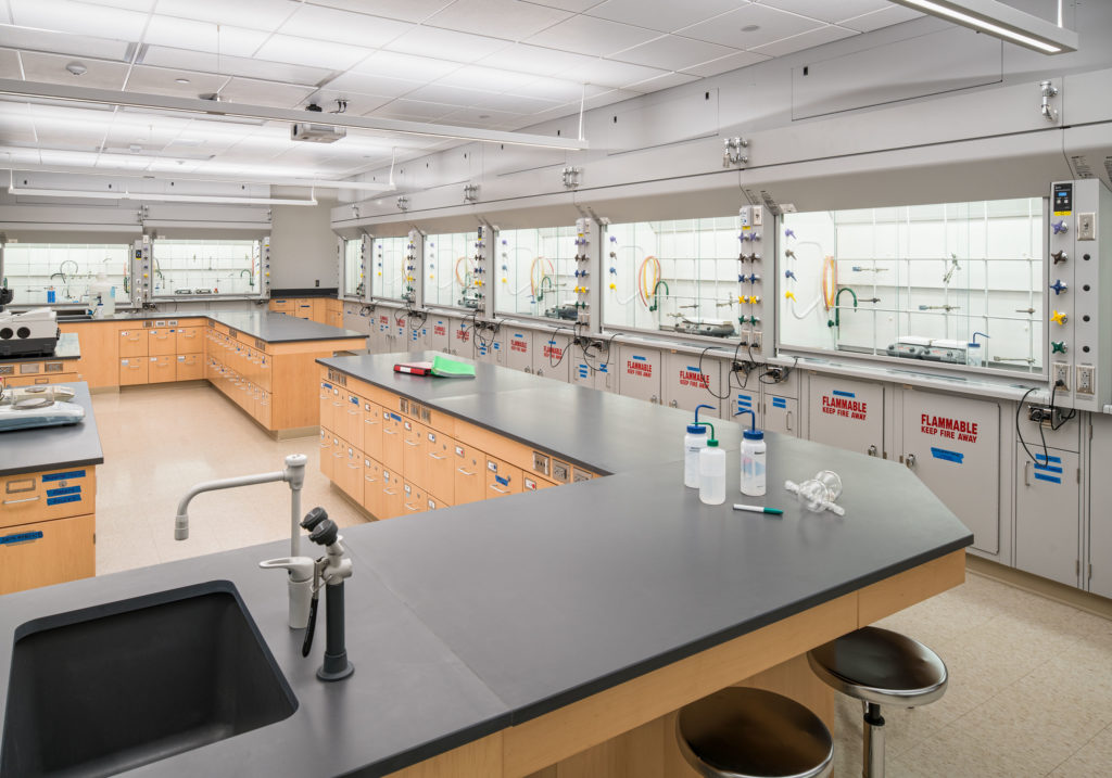 student/faculty research facilities at Monmouth's School of Science
